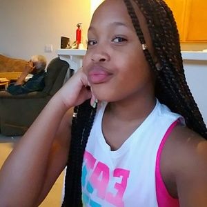 Meet your Posher, Daisa