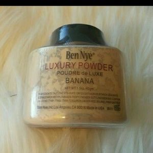 Ben Nye Luxury Powder Banana