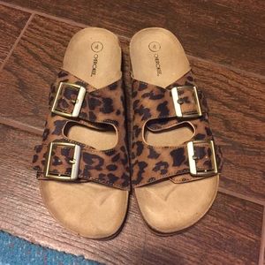 Size 5.5 6 leopard Birkenstock like sandals