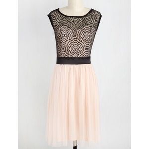 Starlets Web Dress in Peach