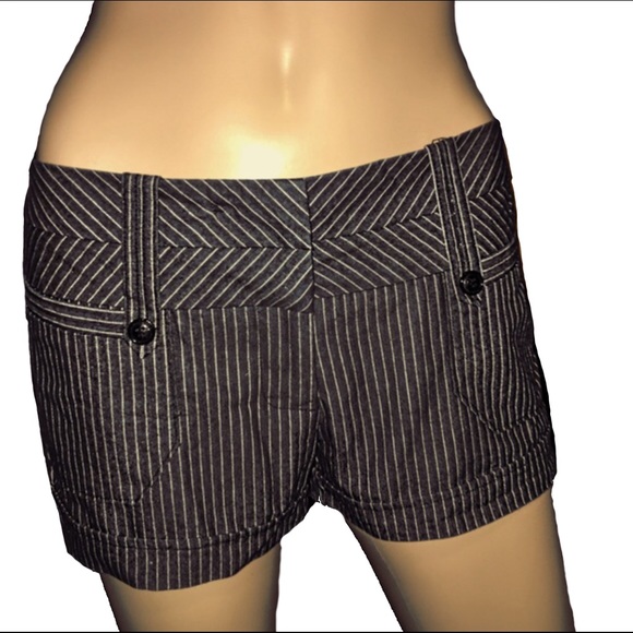 Guess pinstripe shorts...so cute! EUC, 26