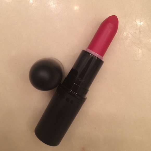 NEW! M•A•C ruby woo