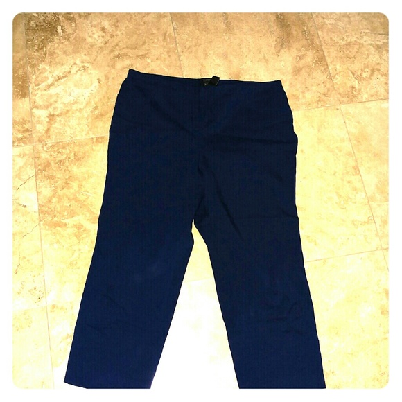 Navy Blue Pull On Capri Pants