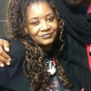 Meet your Posher, Dee dee