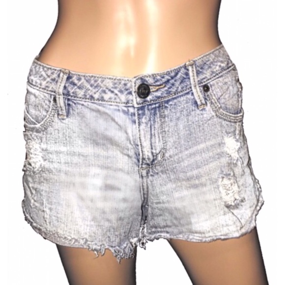 Adorable Bullhead distressed denim shorts, 11