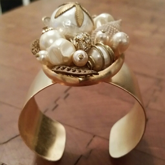 Beautiful Cuff With Pearls