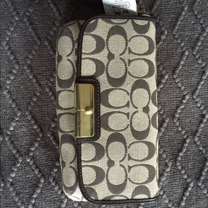 FINAL PRICE - Coach Kristin wristlet