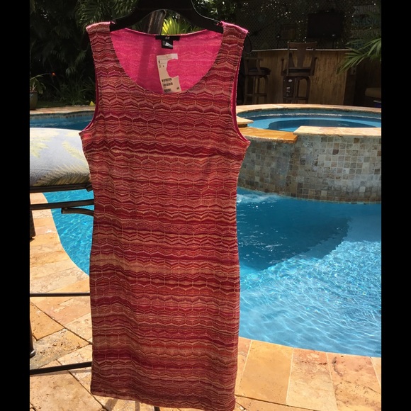 CLOSET CLOSED FOR SUMMER - Picture 1 of 3