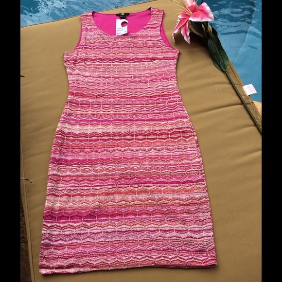 CLOSET CLOSED FOR SUMMER - Picture 2 of 3