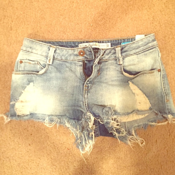 Zara distressed low rise shorts