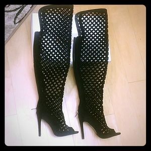 Cape Robin Elnora Black suede gladiator stilettos