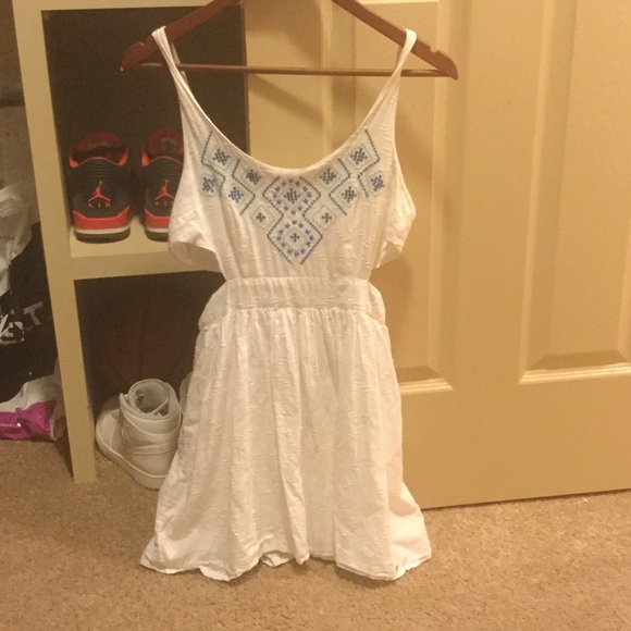 🚫 SOLD 🚫 Size 5 (M) Open side Hollister dress