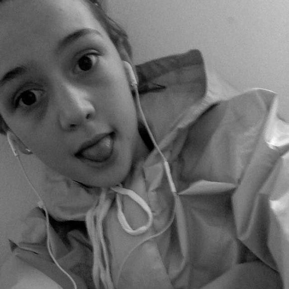 Meet your Posher, Sabrina - Picture 1 of 1