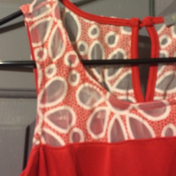 Dress with sheer flower pattern at the top - Picture 3 of 3