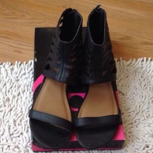 Black Michael Antonio gladiator flats