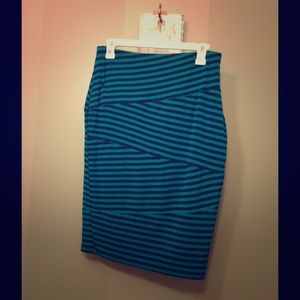 STRETCHY PENCIL SKIRT