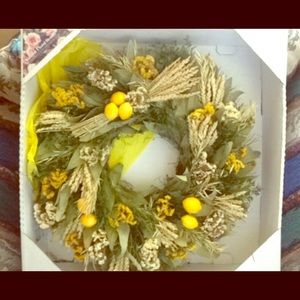 Floral arrangement wreath