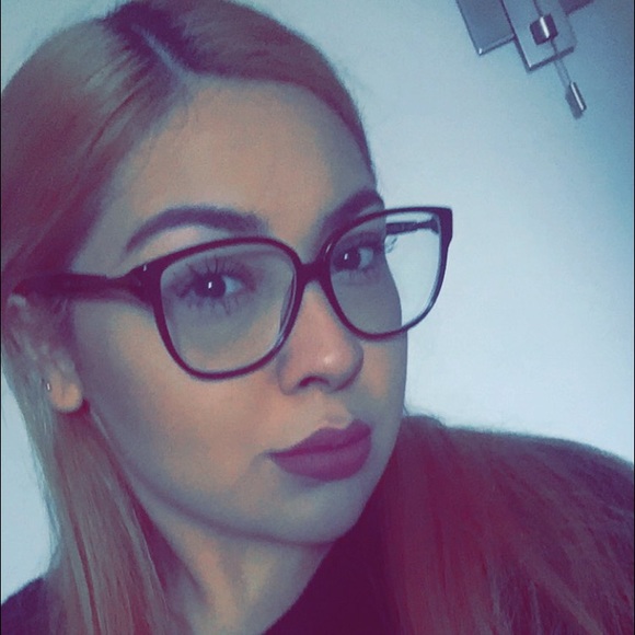 Meet your Posher, Julia