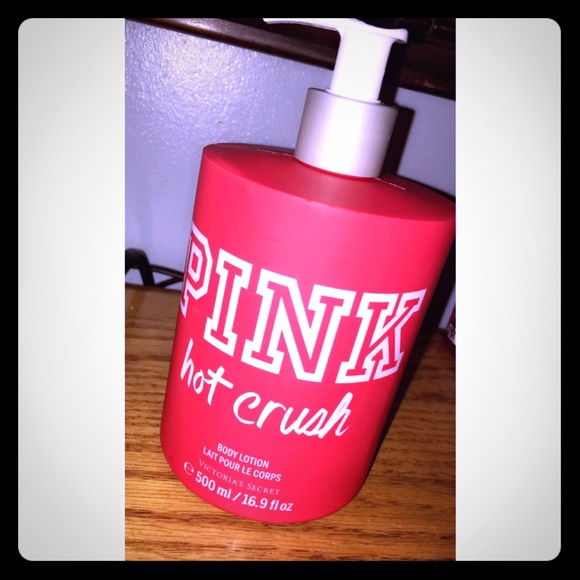 💋PINK Hot Crush lotion💋