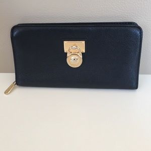 Michael Kors Hamilton Wallet in Black