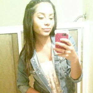 Meet your Posher, Maura