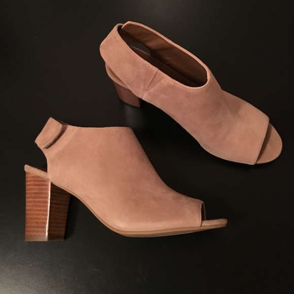 Abound suede peep toe heels/sandals in beige *new*