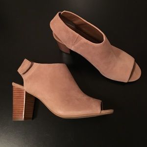 Abound suede peep toe heels/sandals in beige *new*