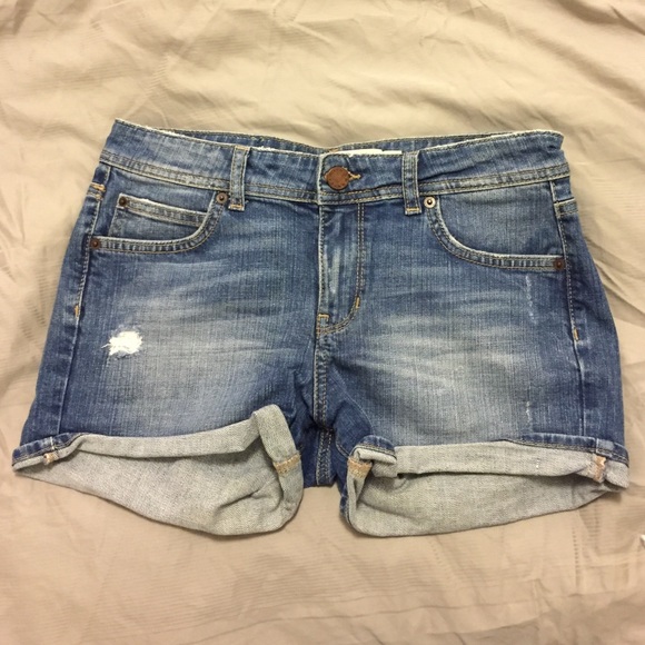 Zara denim shorts - like new