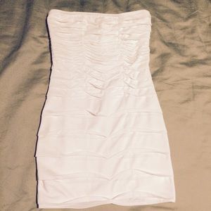 🔹SALE🔹AGACI Stretchy strapless white dress | S