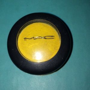 MAC Yellow Chrome eyeshadow