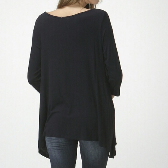 ๐Black Scoop Top - Picture 2 of 3