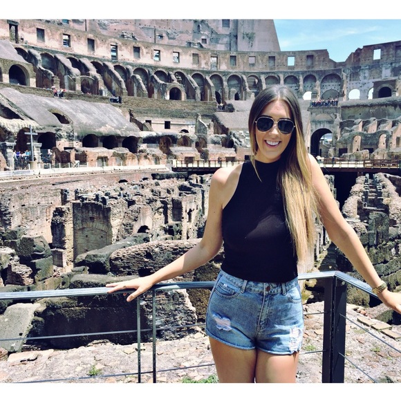 Meet your Posher, Ashley! - Picture 3 of 5