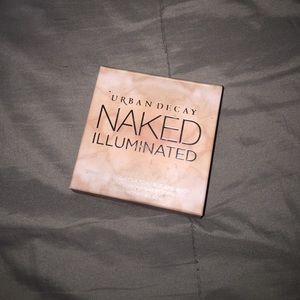 UD NAKED ILLUMINATOR