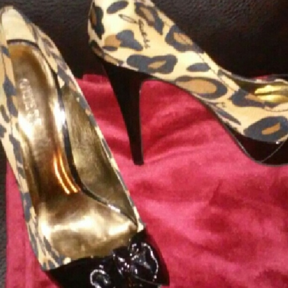 *Leopard Print* Guess Stiletto heels