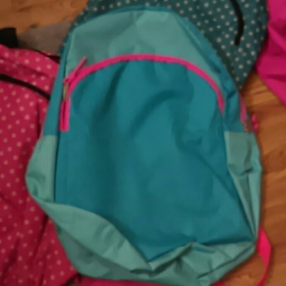 4 basic backpacks - Picture 3 of 4