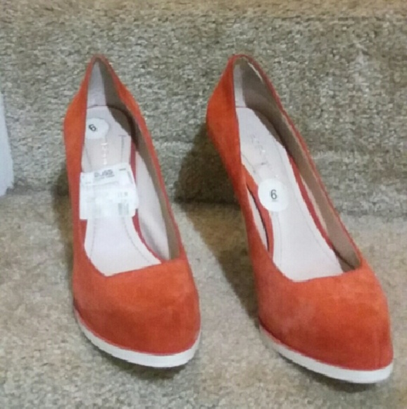 Orange / White Suede BCBG Platforms - Picture 3 of 3