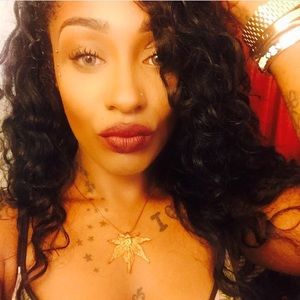 Meet your Posher, Amirah