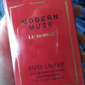 Modern Muse Le Rouge
Eau de Parfum Spray