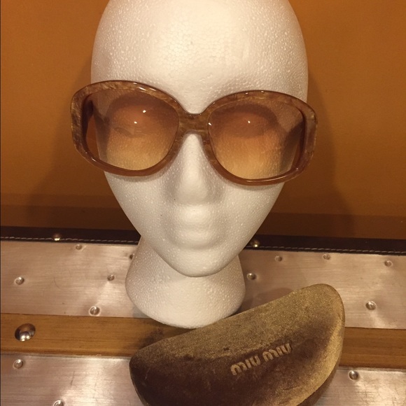 Shades:MIU MIU