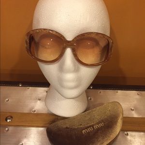 Shades:MIU MIU
