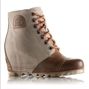 Sorel 1964 Premium Wedge Fossil, Sanguine