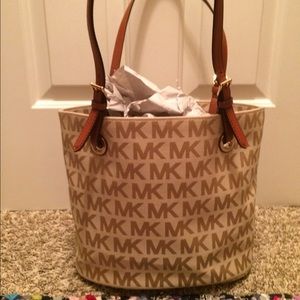 Michael Kors Tote Tan and Creme