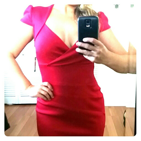 Guess Dresses & Skirts - NWT Fuscia GUESS Ruched Body-Slimming Dress