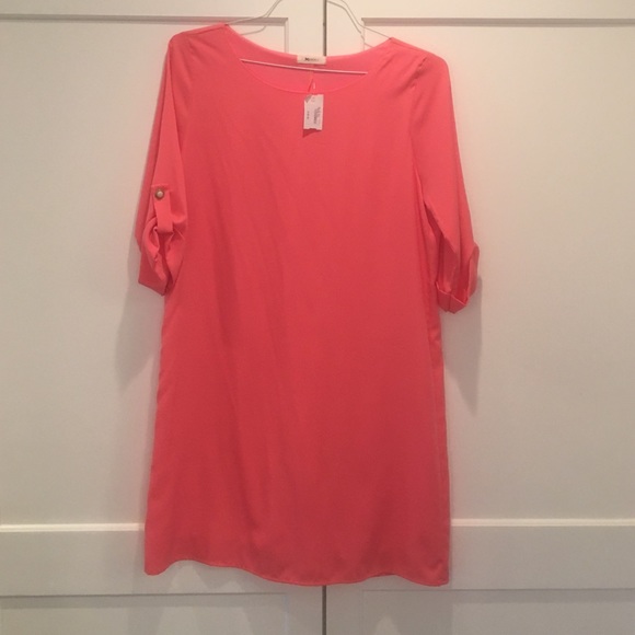 NWT Everly sz M coral shift dress.