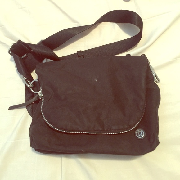 lululemon festival bag matte black
