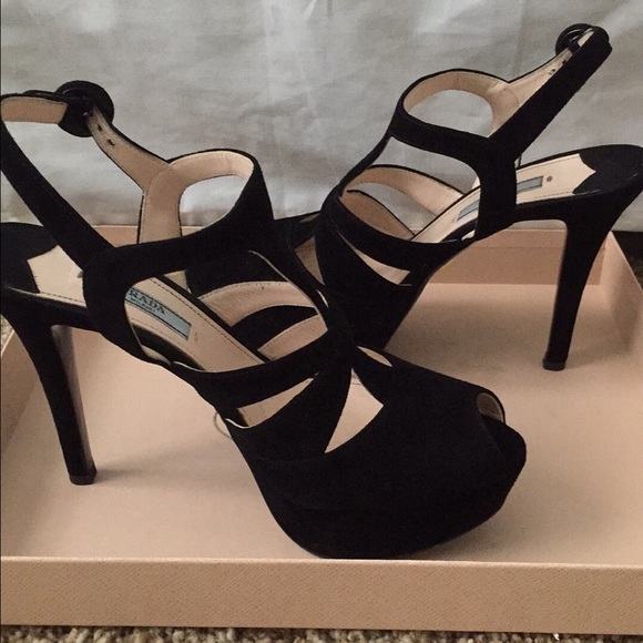 Black suede Prada pumps - Picture 1 of 4