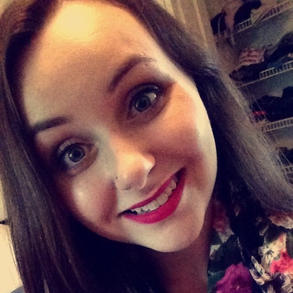 Meet your Posher, Liz - Picture 2 of 2