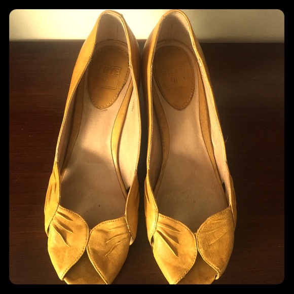 FRYE Ada Pleated Peep Toe Pumps