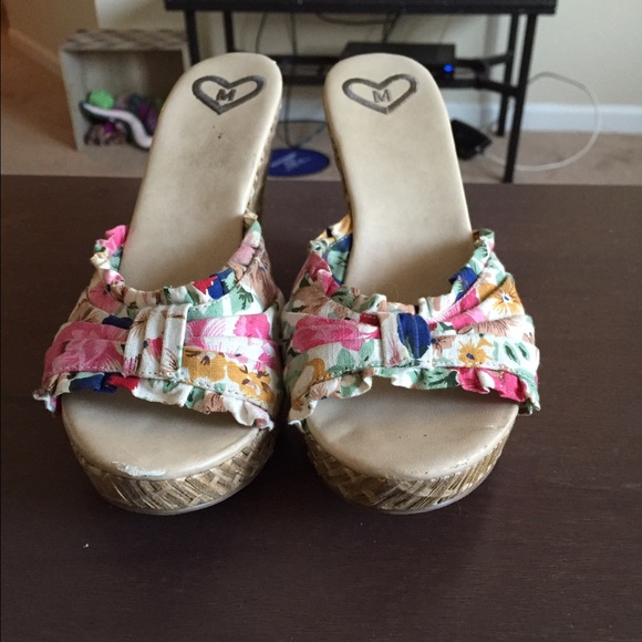 Floral wedges! - Picture 2 of 3