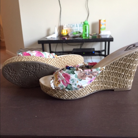 Floral wedges! - Picture 3 of 3